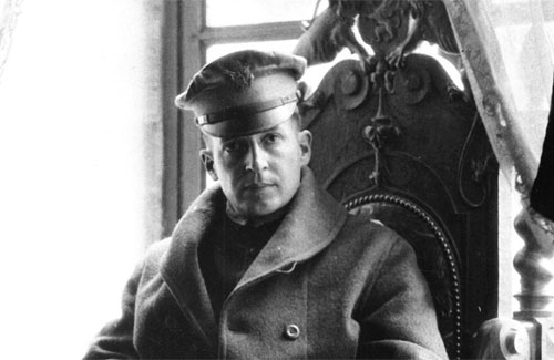 General-Douglas-MacArthur